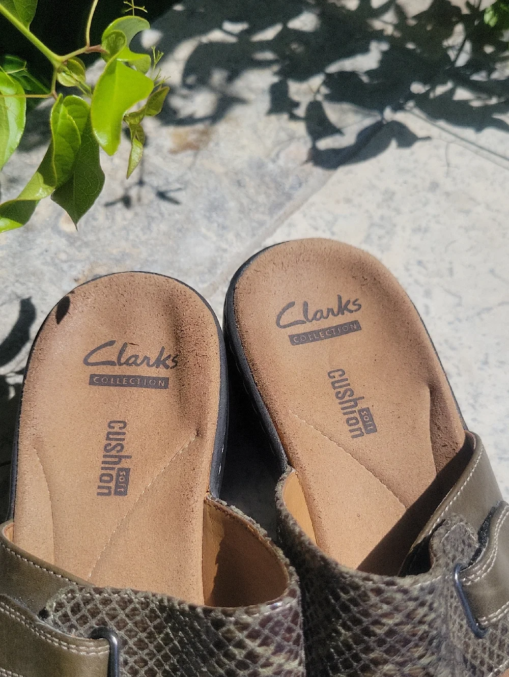Clarks Delana Fenela Olive Snake-Texture Double-Strap Slide Sandals 7.5